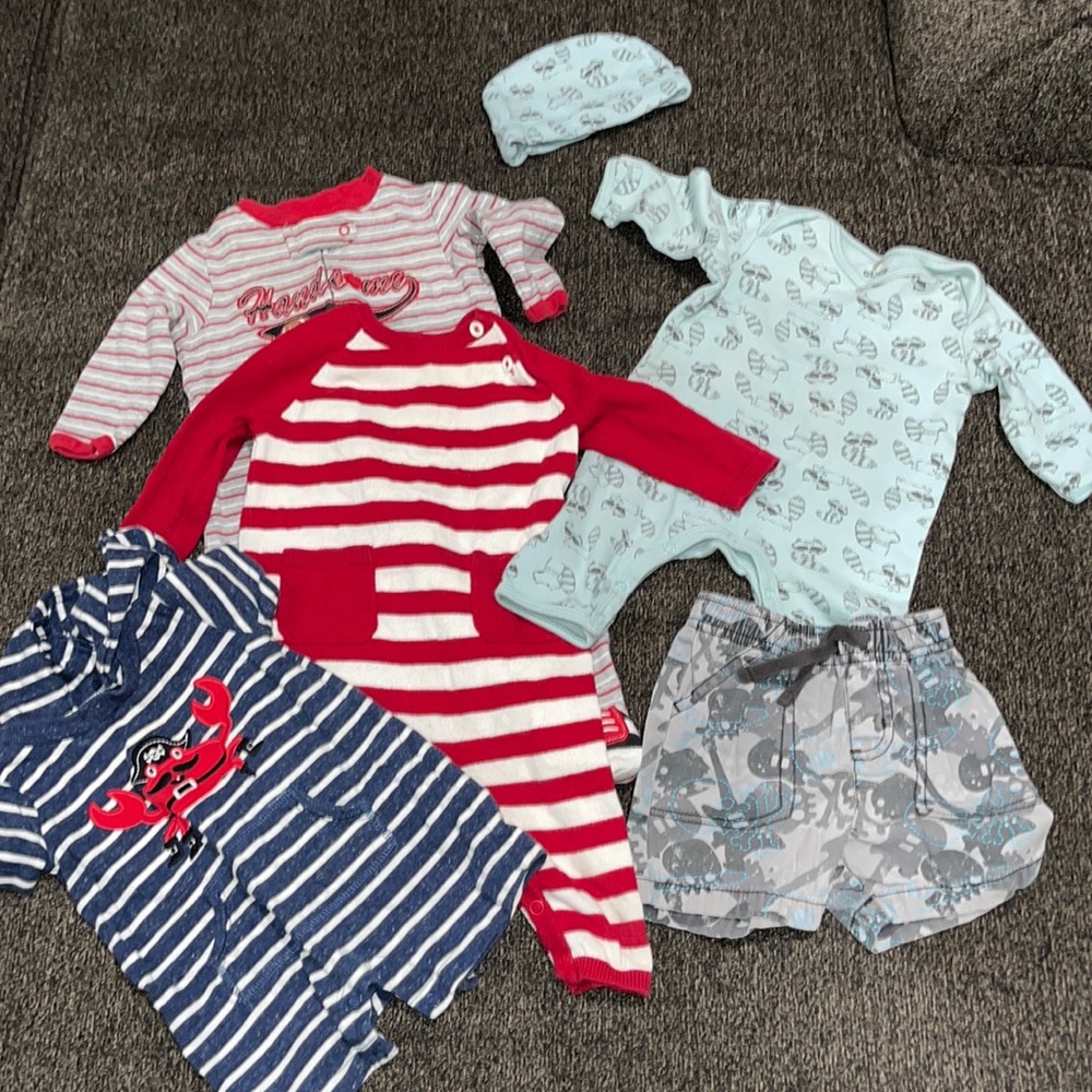 💕2 for $25  Carter’s baby boy clothing lot 3-6 months. In pre owned condition.